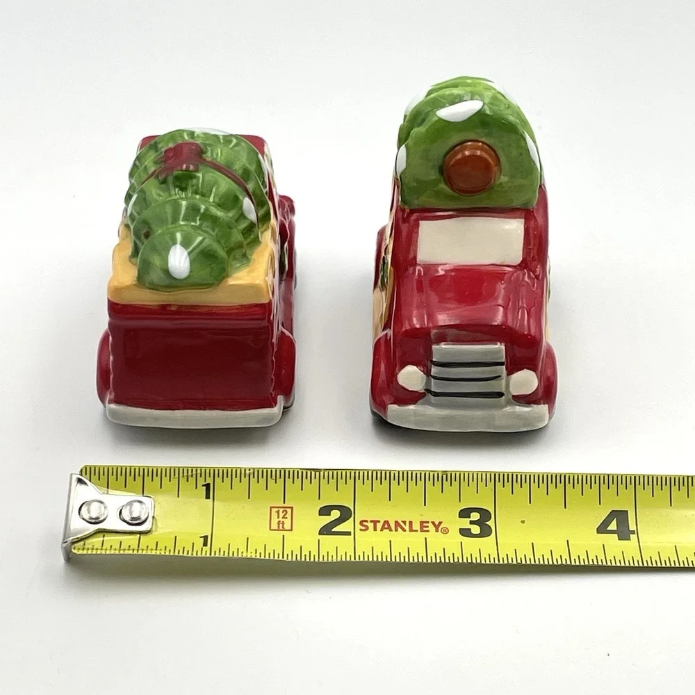 Red Pickup Truck And Car With Christmas Tree‎ Salt & Pepper Shakers Set Ceramic